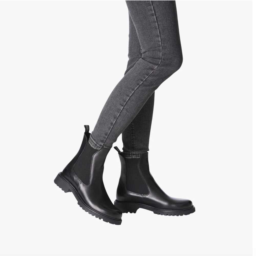 ❤️ Anthropologie Tamaris Leather Boots Lugsole Urban Outfitters Black